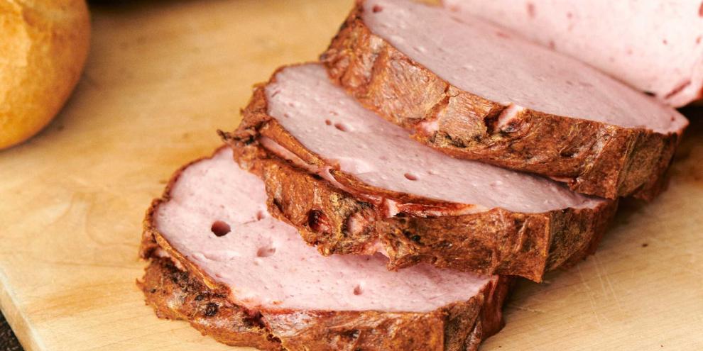 Schnell und einfach eine große Meute Fleisch-Liebhaber mit Leberkäse-Semmeln versorgen: Dieser Herausforderung stellten sich die Maschinenbau-Studenten.