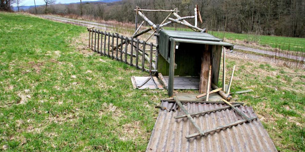 Ein 64-Jähriger hat im Raum Gelsenkirchen die Pfeiler eines Hochsitzes durchgesägt (Symbolbild).