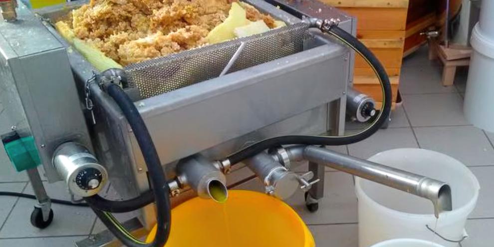 Beim Direktschmelzer ist wichtig, dass das Honig-Wachs-Gemisch schnell schmilzt und der Honig zügig abfließen kann.