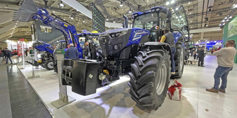 Lovol zeigt seine neuen Traktoren auch auf europäischen Messen, wie hier auf der vergangenen Agritechnica. Den neuen Hybridtraktor E4104-8H stellte der chinesische Hersteller jedoch auf einer Landtechnikmesse in Urumqi, China, vor.Thomas Göggerle