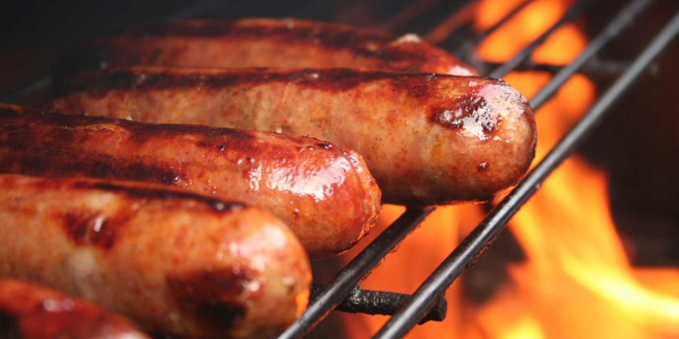 SYMBOLBILD: Die vollautomatische Bratwurst-Grillmaschine der Amazone-Azubis ist heiß begehrt. Geht sie vielleicht bald in Serienproduktion?