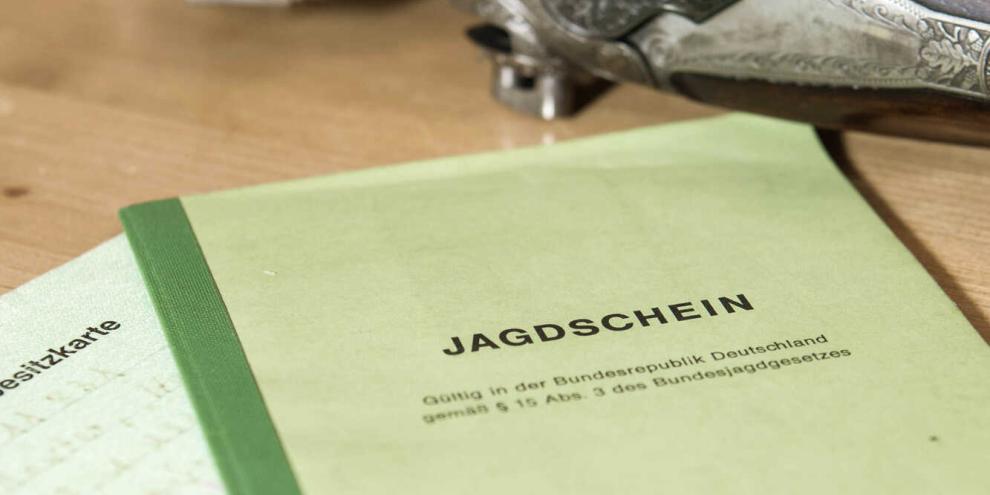 Beim Kauf von Waffen und anderer Ausrüstung auf Handelsplattformen ist höchste Vorsicht geboten.