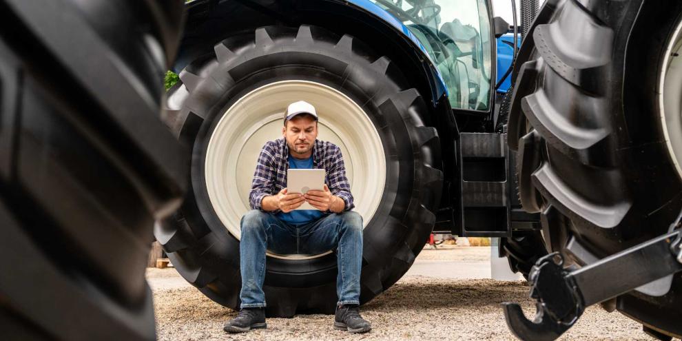 SYMBOLBILD: Landwirte kaufen ihre Maschinen immer häufiger im Internet. Warum schenken sie den Plattformen so viel Vertrauen - ob zunehmend Betrugsfälle gemeldet werden? Worauf sollte man hier achten?