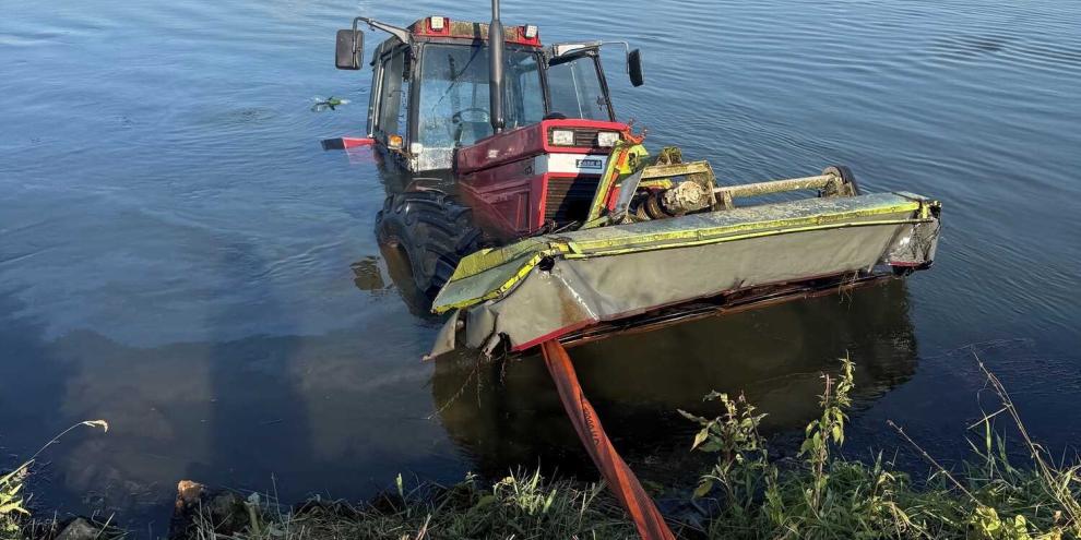 Der verunglückte Landwirt ließ seine Fahrerkabine mit Wasser volllaufen. Das hat ihm vermutlich das Leben gerettet.