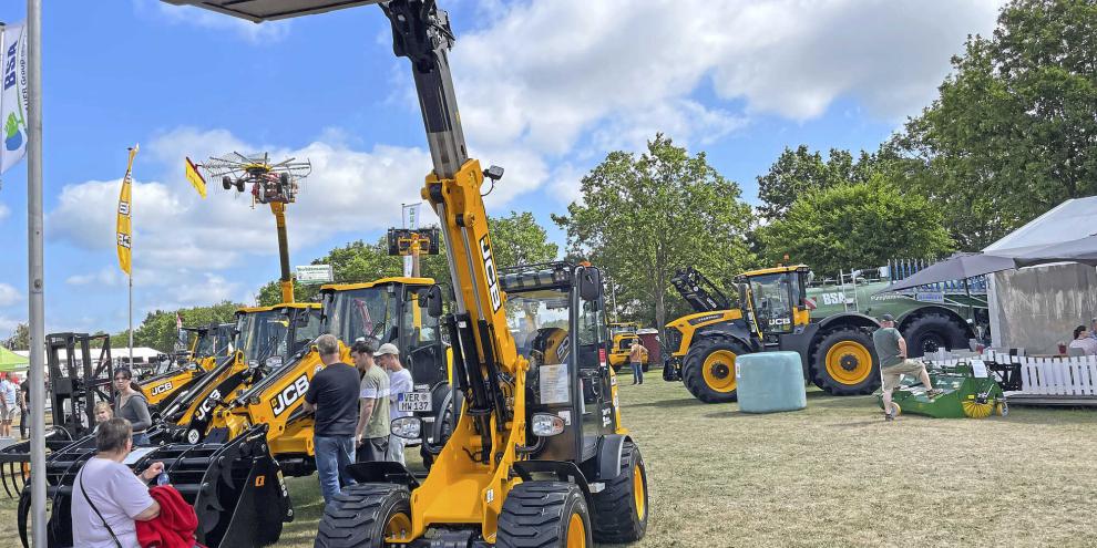 Der Stand von Mager &amp; Wedemeyer präsentierte sich in JCB-gelb. Mit CNH gibt es Unstimmigkeiten wegen der Vertragsverlängerung.
