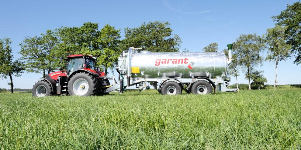 Garant Kotte erweitert seine TASD-Baureihe um ein Tandem-Modell. Das Güllefass mit starrer Deichsel ist überweigend für den Transport gedacht.
