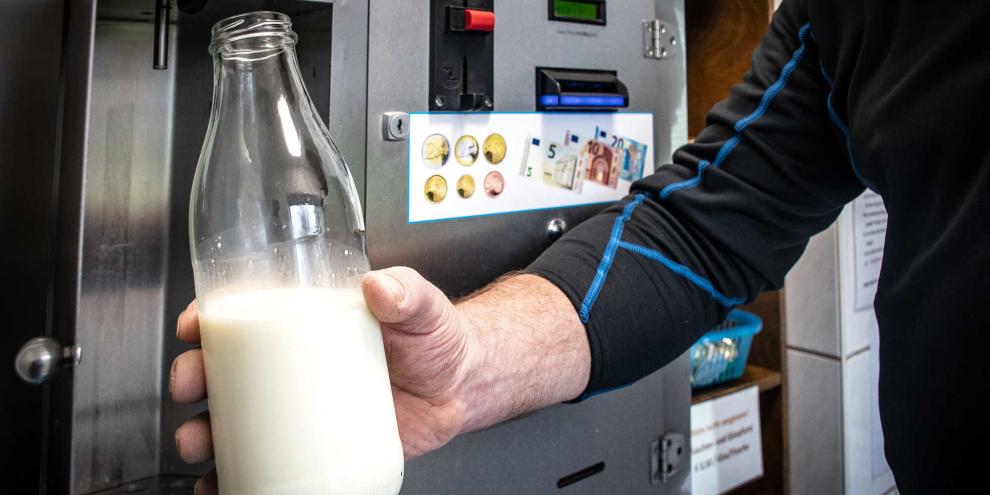Rohmilch_AdobeStock_389935956