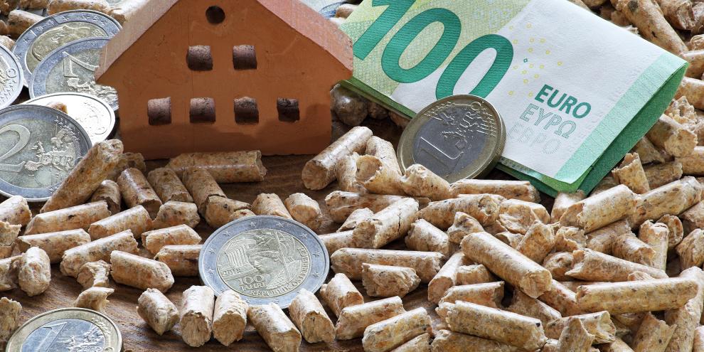 Über mehrere Monate hinweg sind die Preise für Holzpellets gefallen, jetzt steigen sie wieder rasant.
