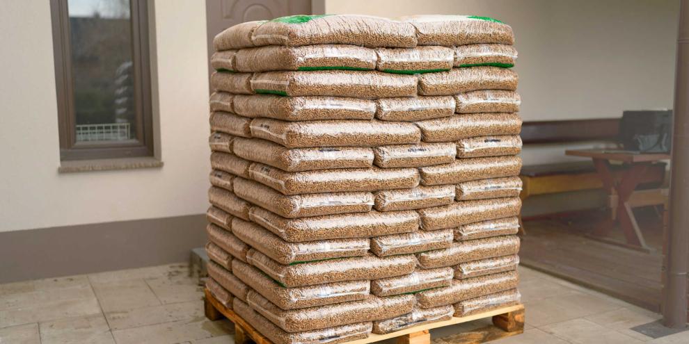 Holzpellets-AdobeStock_2025586679