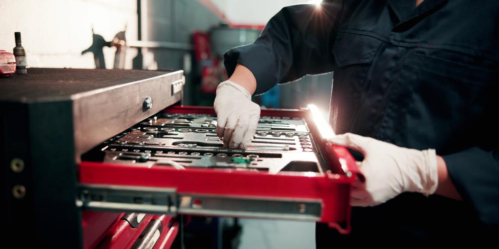 Für Reparaturen auf dem Hof: Diese 5 Werkzeug-Sets haben es in sich