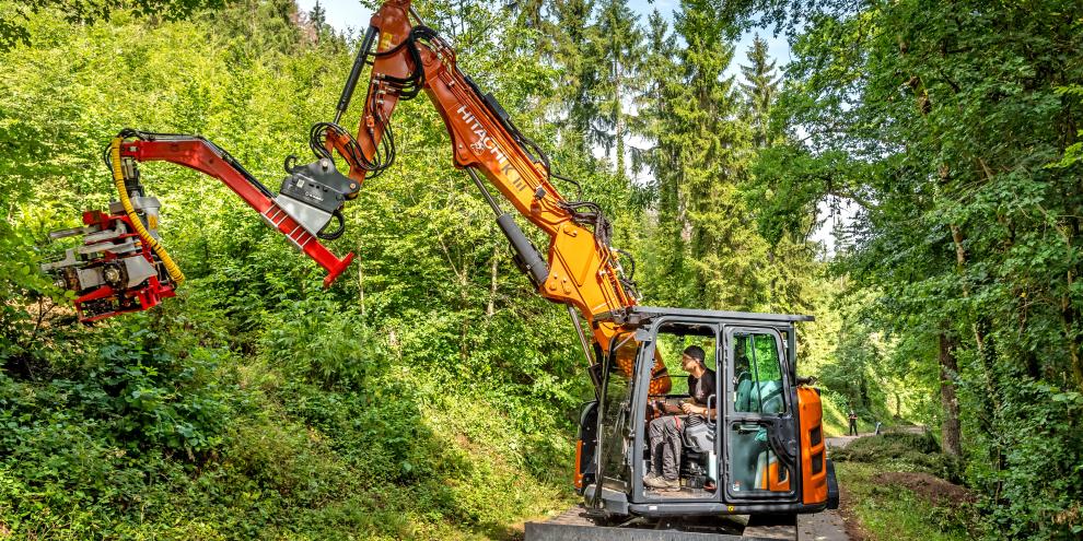 Hitachi-Bagger mit KSM-Forst-Paket im Einsatz