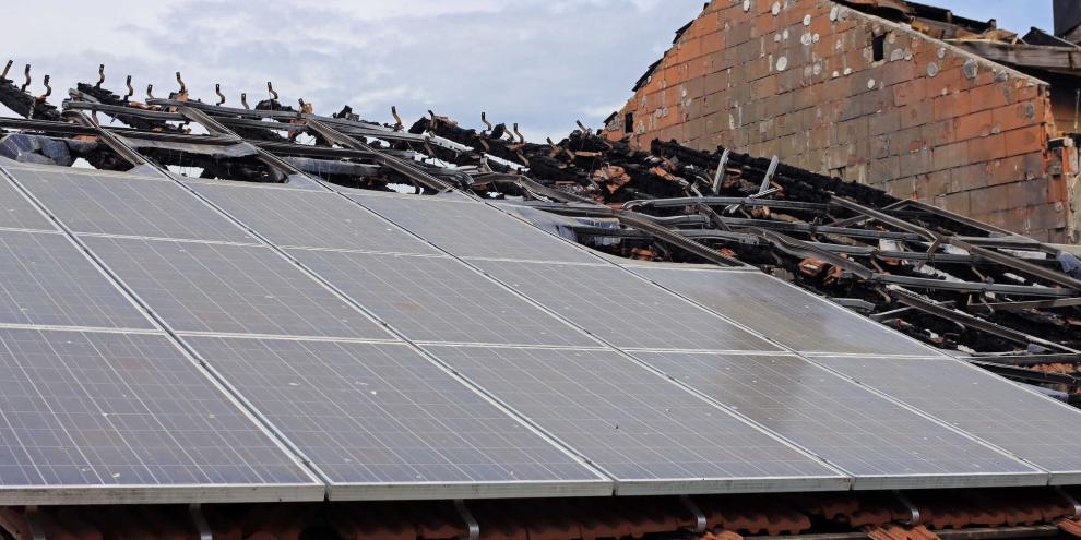 Nach einer Untersuchung ist die Zahl der Brände mit Beteiligung von Solarmodulen zwischen 2022 und 2025 stark gestiegen.