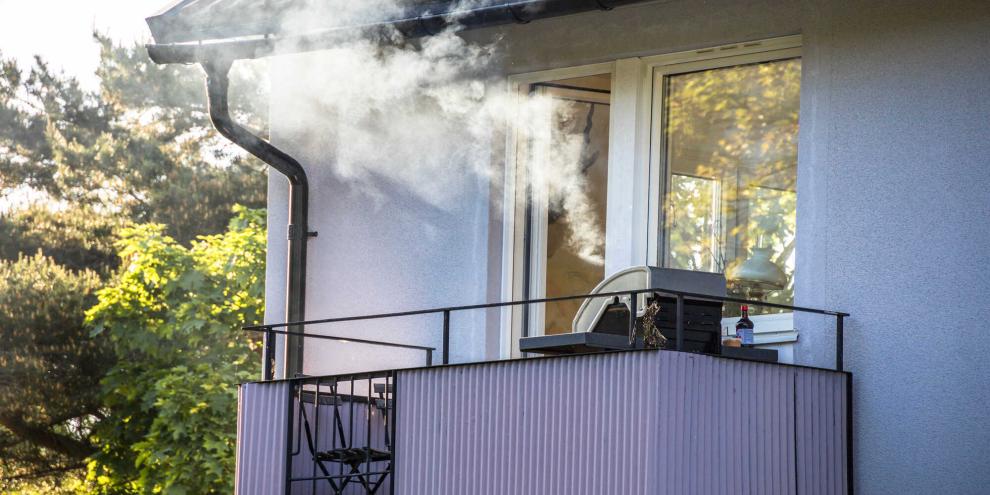 Grillen-Balkon-AdobeStock_437923690