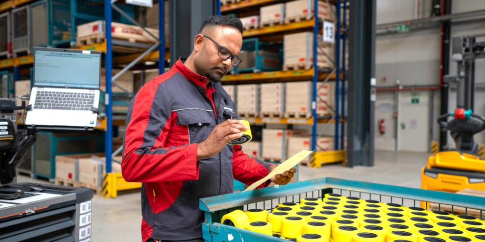 60 Mitarbeiter sind in dem Parts Center beschäftigt.