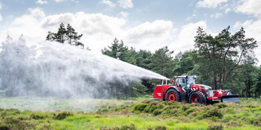 Mit 4500-l-Tank und einer Reichweite von 40 m soll der Agrifire kann auch während der Fahrt gelöscht werden.
