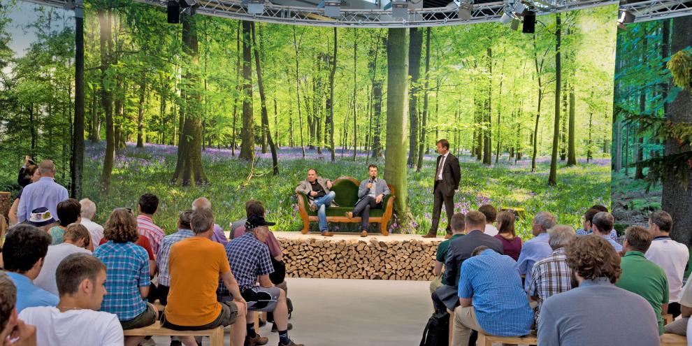 Das Grüne Sofa ist ein Markenzeichen der Interforst.