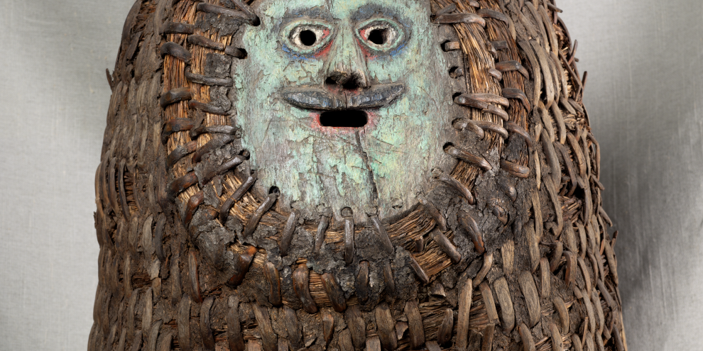 Bannkorb mit Maske, Fluglöcher in Augen, Mund und Nasenlöchern, 68 x 57 cm, 18. Jh.
