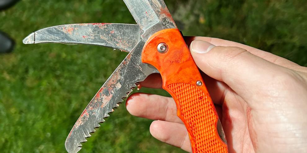 Das Böker HL Triple Pocket Knife wartet mit drei verschiedenen Klingen auf.