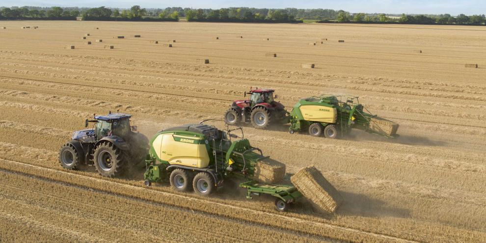 Krone BiG Pack Gen6 im Vordergrund, dahinter die fünfte Generation. Viele technische Lösungen bleiben bekannt – neu ist vor allem die klare Trennung der Ballenpressen in Plus und Pro.