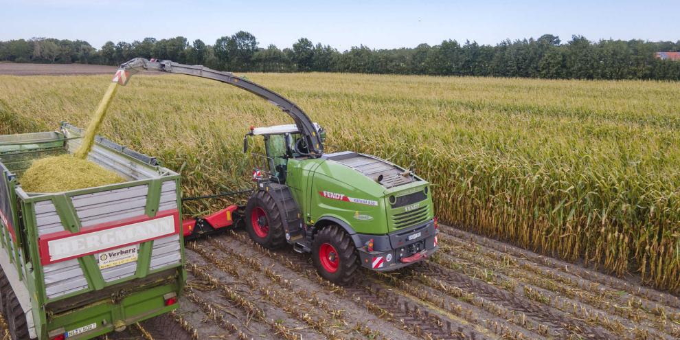Die ForageQualityCam von Fendt ermittelt 
den Aufbereitungsgrad des Körnerprozessors und gibt dem Fahrer Hinweise.