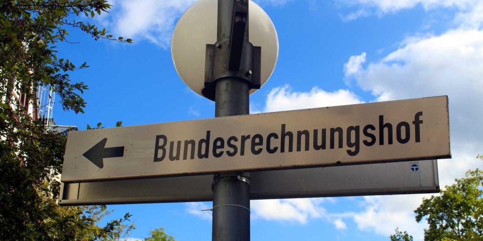 Steigende Kosten, höhere Beiträge und weniger Mitglieder in der SVLFG treffen auf einen angespannte Hauhaltslage.