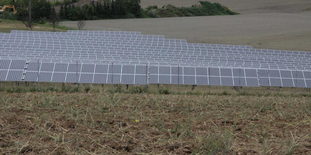 In Bayern wurden 2025 rund 3,4 ha pro Tag für Freiflächen-Solaranlagen benötigt. Der Anteil an der Gesamtfläche ist aber nach wie vor gering.