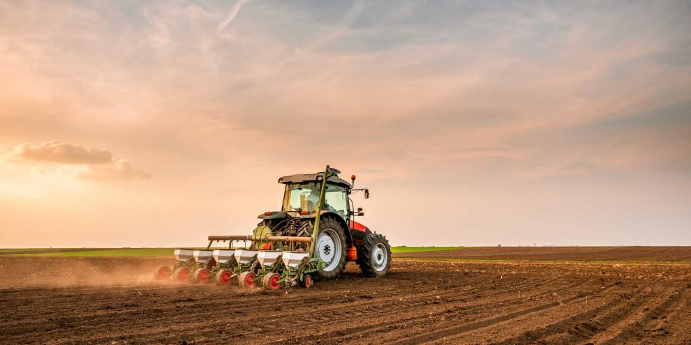 Bodenpreis-Landwirt-Ackerland-AdobeStock_468565649