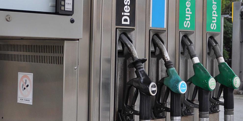Tankstelle-Dieslpreise-AdobeStock_28856226(1)