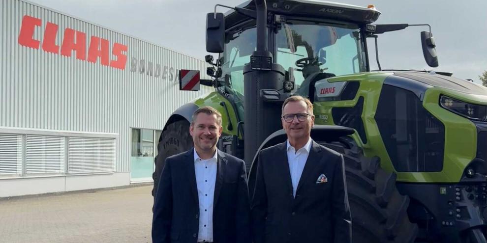 Vor der Firmenzentrale in Bordesholm: Lars Ahrens (li.) und Nicolaus Hottendorff.