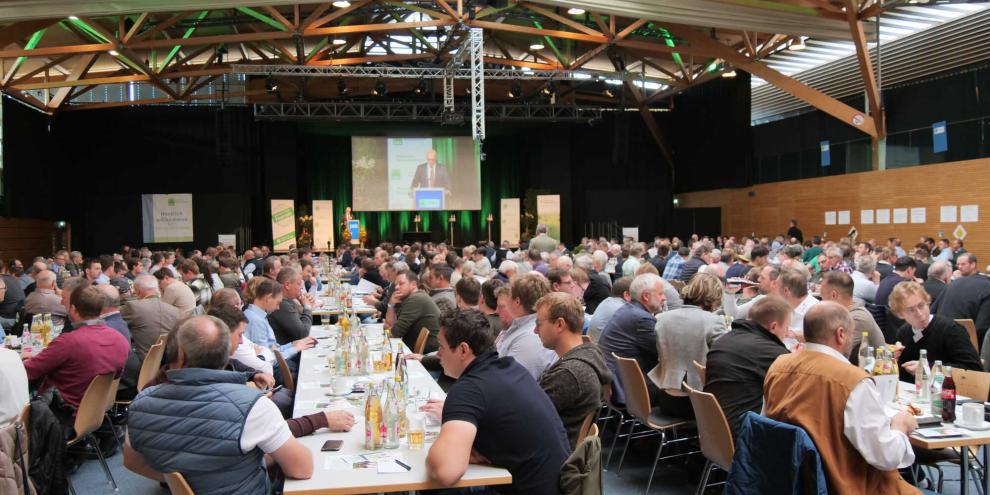 Die ESKARA Kulturarena im niederbayerischen Essenbach war mit rund 500 Tierhaltern beim DBV-Veredlungtsag sehr gut gefüllt.