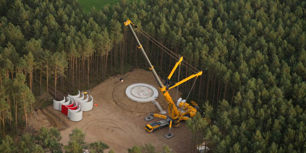 Baustelle für eine Windkraftanlage in einem Wald (Symbolbild).