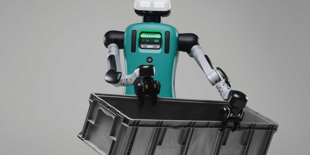 Der humanoide Roboter Digit von Agility Robotics soll ab 2027 im AGCO-Werk Hesston in den USA getestet werden. Dort soll er unter anderem Bauteile sortieren, stapeln und Transportbehälter einlagern.