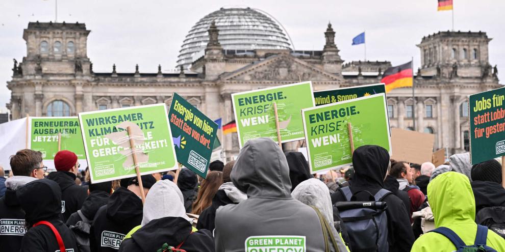 Kundgebung vor dem Reichstagsgebäude: Am 9. Oktober demonstrierten rund 8.000 Teilnehmer gegen den Energiekurs der Bundesregierung.
