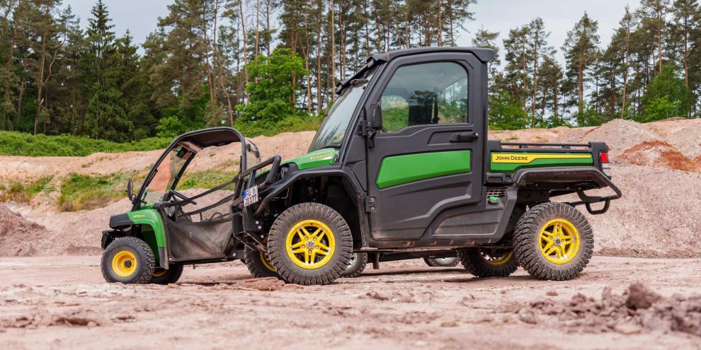John Deere Gator: Die geländegängigen Transportfahrzeuge, sogenannte Side-by-Side-Fahrzeuge, kommen in der Landwirtschaft auf Hof und Feld zum Einsatz. Ob die Gator-Modelle künftig Technik von Yamaha erhalten, ist noch offen.