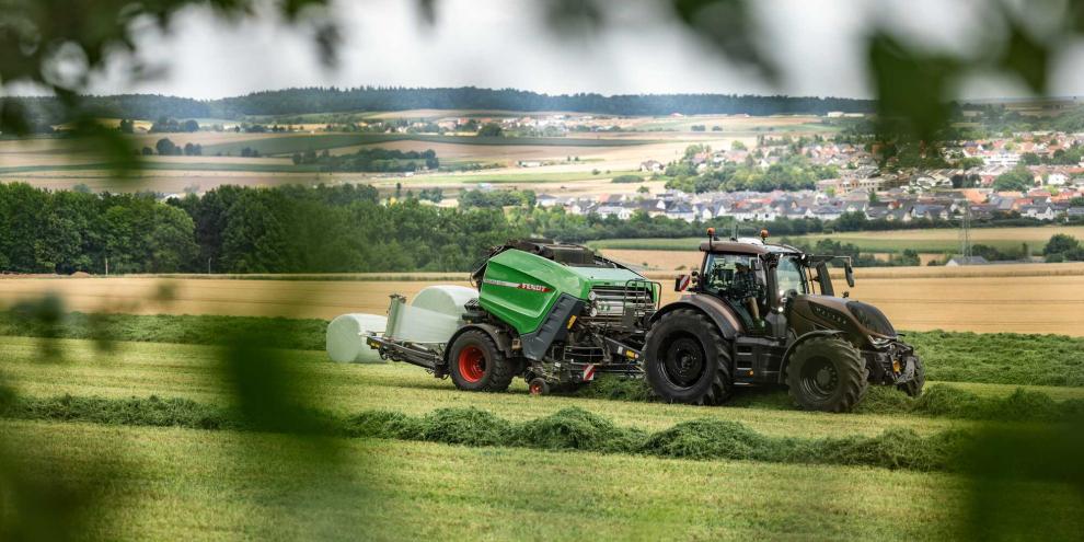 Valtra setzt bei der neuen T-Serie stärker auf Technik aus dem AGCO-Konzern, hält aber mit eigener Kabine, Bedienung und einem selbst entwickelten 10-fach-Lastschaltgetriebe an der eigenen Linie fest.