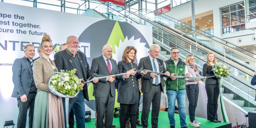 Eröffnung der Interforst: Waldkönigin Patrizia Vogel, Messechef Reinhard Pfeifer, Michaela Kaniber, Alois Rainer, Gert Unterreiner (Messebeirat)