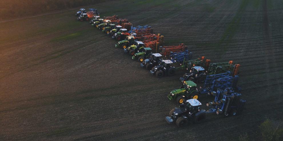 Verschieden Grubber auf dem Feld