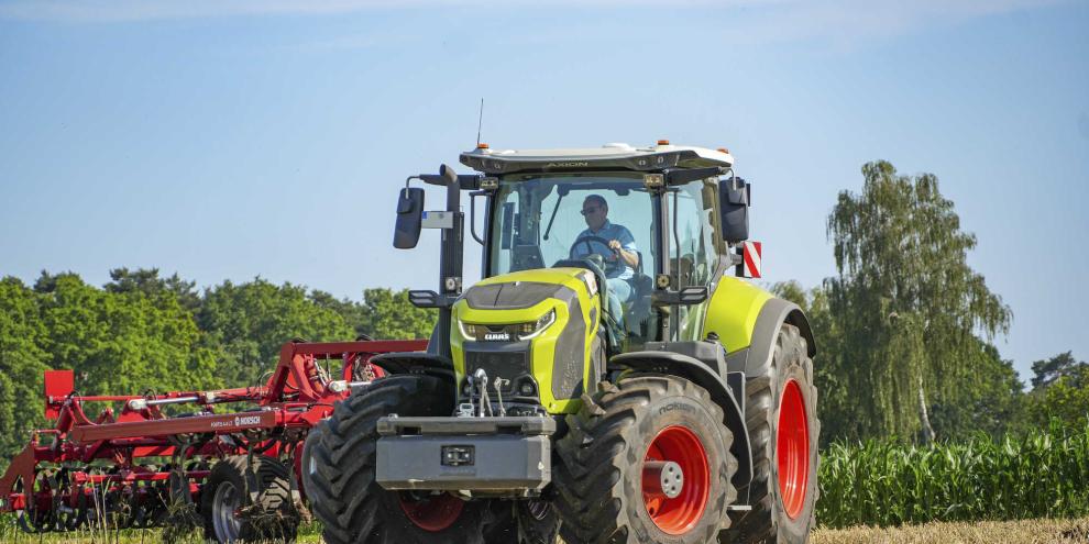 Der neue Claas Axion 8 bedient 
das wichtige Segment der 
Schlepperklasse um die 300 PS.