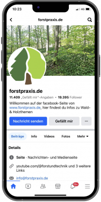 Abbildung: Ein Smartphone mit Inhalten des Facebook-Kanals