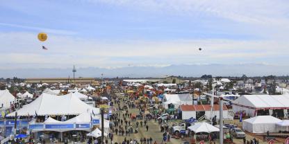 Fast 100.000 Besucher kommen auf die World Ag Expo in Tulare, Kalifornien. Das Gelände ist 24 ha groß und beherbergt dieses Jahr 1.200 Aussteller.