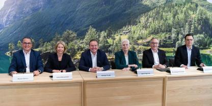 Stellten die Stihl-Bilanz 2024 vor: Martin Schwarz (von links, Vorstand Produktion und Materialwirtschaft), Anke Kleinschmit (Vorständin Entwicklung), Michael Traub (Vorstandsvorsitzender, Vorstand Vertrieb und Marketing), Ingrid Jägering (Vorständin Finanzen und IT), Dr. Michael Proschaska (Vorstand Personal und Recht) und Michael Schattenmann (Leiter Unternehmenskommunikation und Öffentlichkeitsarbeit).