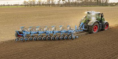 Der 6- bis 8-furchige Lemken Diamant 18 ist der einzige Einrad-Aufsattelpflug am Markt, der serienmäßig mit einem integrierten Packer erhältlich ist.