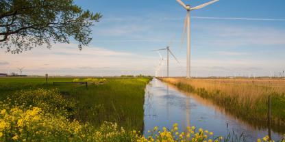 Der Anteil von Windkraft-, Biogas- und Photovoltaik-Anlagen an der Stromerzeugung nimmt weiter zu, konventionelle Kraftwerke werden seltener.