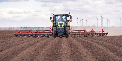 Der Pöttinger Tinecare V 1250 Master verfügt über 12 m Arbeitsbreite.