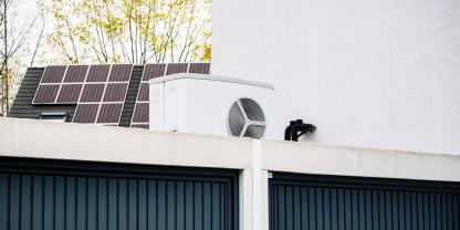 Die Strompreise spielen eine entscheidende Rolle bei der Rentabilität von elektrisch betriebenen Sanierungsmaßnahmen wie Wärmepumpen.