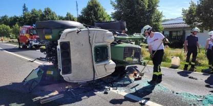 Ein Fendt Traktor ist umgekippt