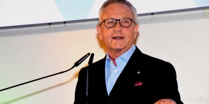 Klaus Lutz während einer Veranstaltung (Archivbild): Der einstige BayWa-CEO weist weiterhin jede Verantwortung für die tiefe Krise des Konzerns von sich.