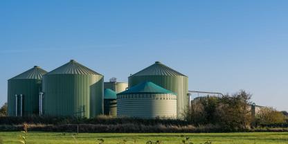 Biogas-Fernwärme-Strom-AdobeStock_466676311
