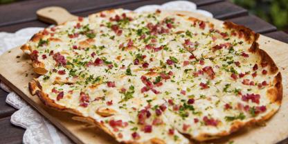 Flammkuchen-Elsässer-Art_AdobeStock_43747244