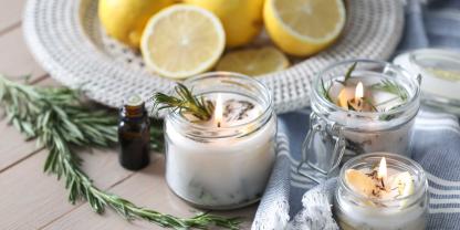 Stimmungslicht mit Zusatznutzen: Diese DIY-Anti-Mücken-Kerze duftet angenehm und kann Mücken fernhalten